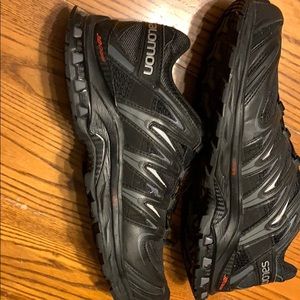 Men’s Salomon size 9 1/2